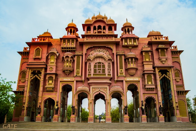  images/jaipur mahal.jpg